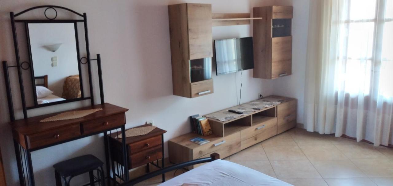 Athina Studio Apartments Kerveli Exterior foto
