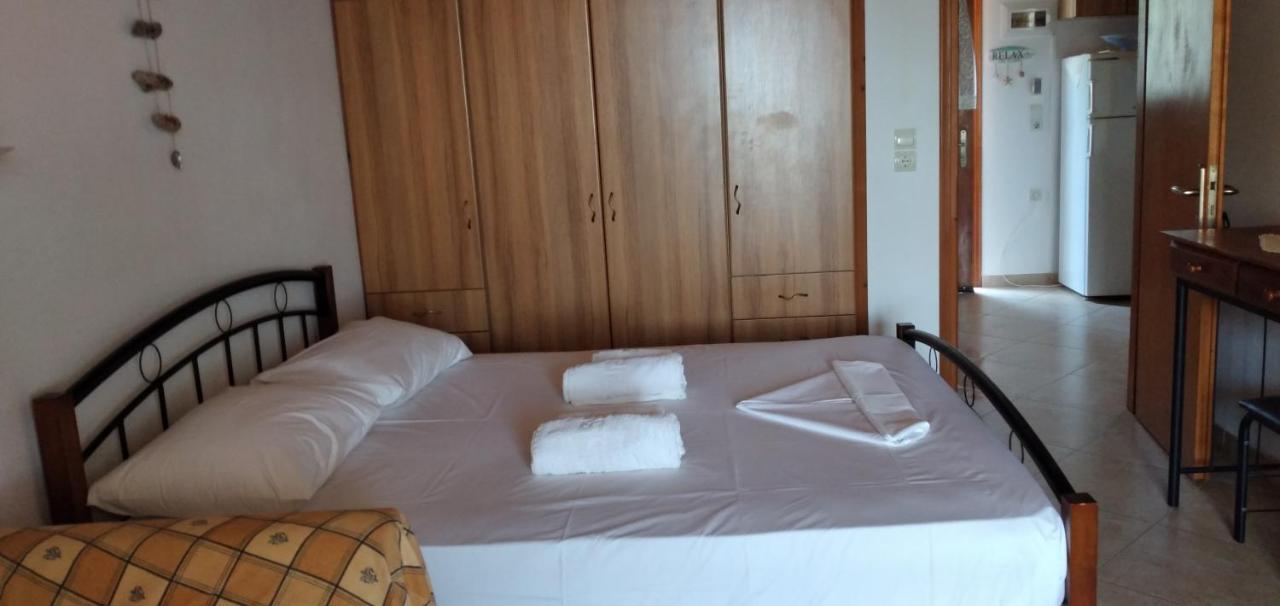 Athina Studio Apartments Kerveli Exterior foto