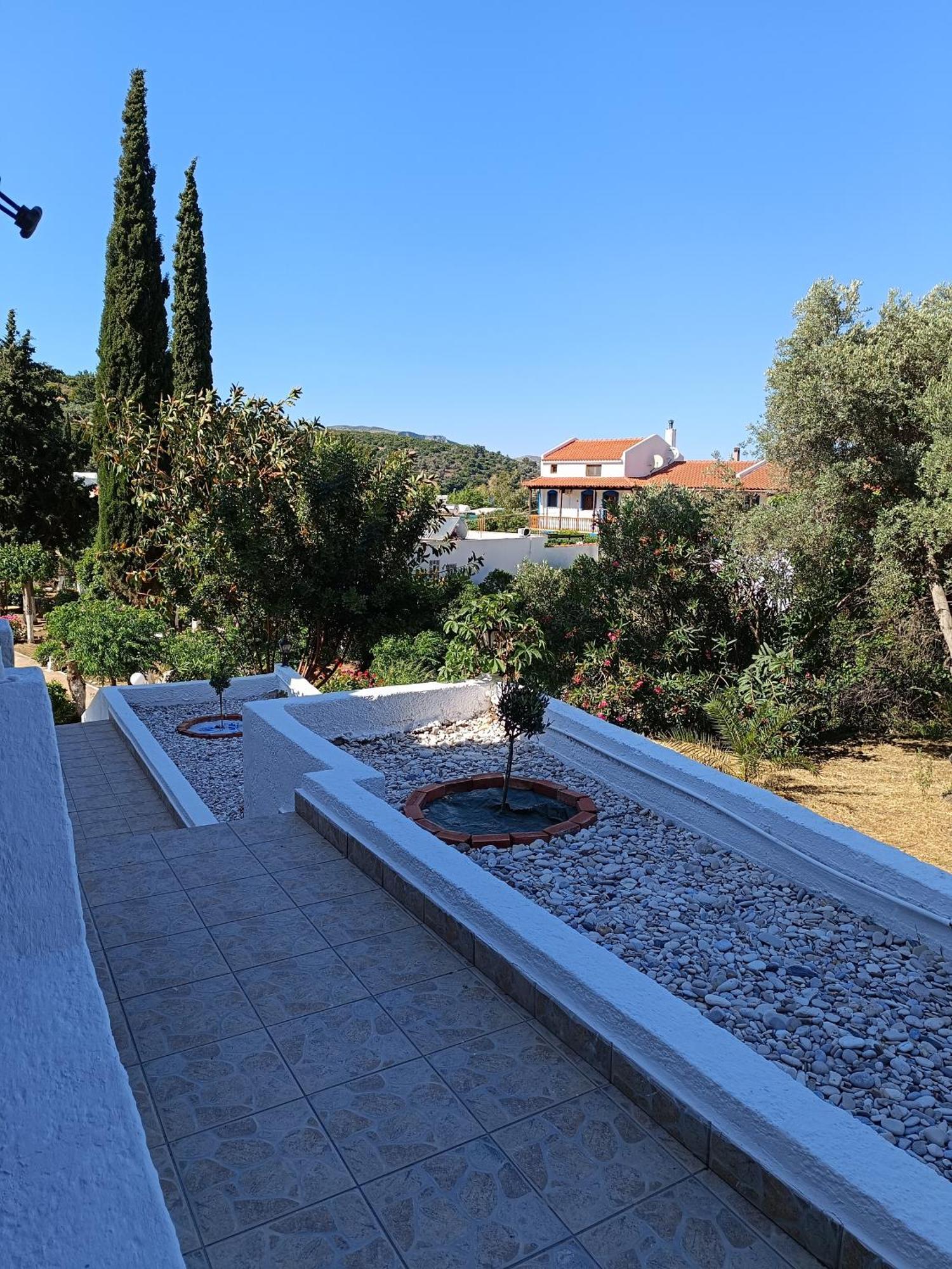 Athina Studio Apartments Kerveli Exterior foto